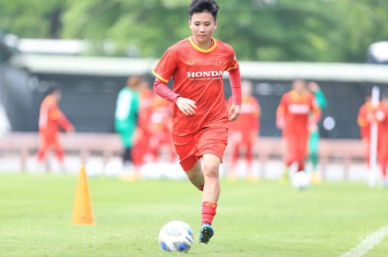 Cô từng khiến cả thế giới trầm trồ khi ghi hai bàn từ chấm phạt góc trong cùng một trận đấu