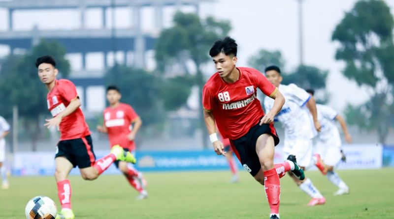 Nguyễn Văn Đô nổi bật với tốc độ, kỹ thuật và khả năng tạo đột biến ở hành lang phải