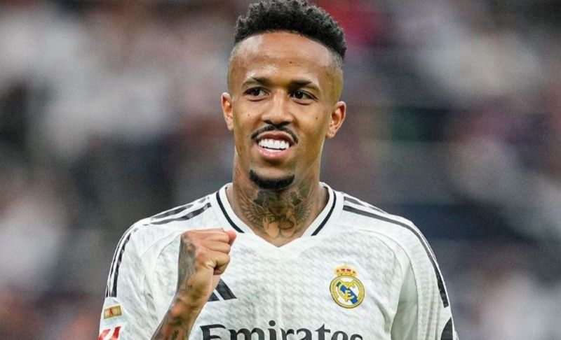 Anh cũng có thể tham gia tấn công hiệu quả nhờ kỹ năng chuyền bóng và đánh đầu chuẩn xác