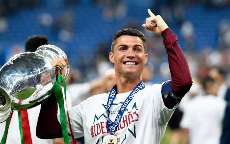 Cristiano Ronaldo là một trong những cầu thủ vĩ đại nhất lịch sử bóng đá thế giới.